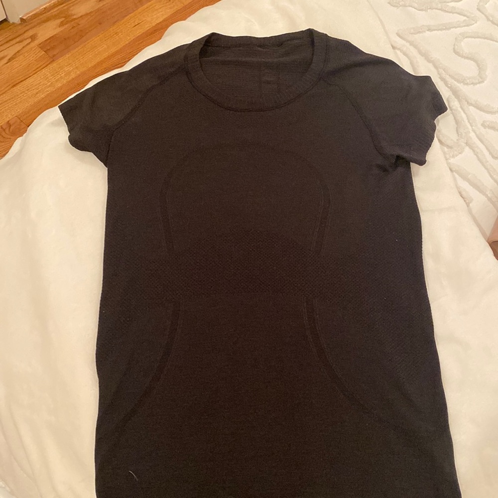 Size 4 lulu lemon short sleeve